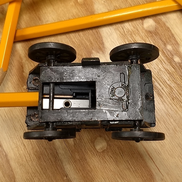 Collectable Metal Die Cast Stagecoach Sharpener - Picture 6 of 11